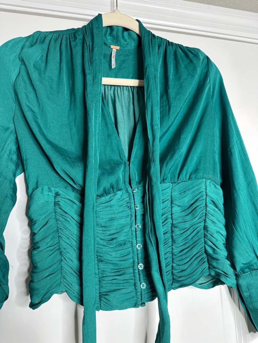 Free People Women’s Green Meet Me There Crop button front Long Sleeve Blouse - Picture 6 of 10